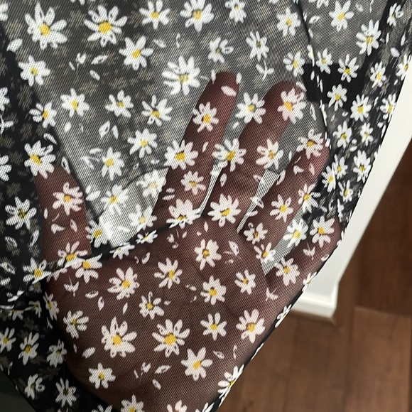 H&M Daisy Print Crop Top - Picture 11 of 13